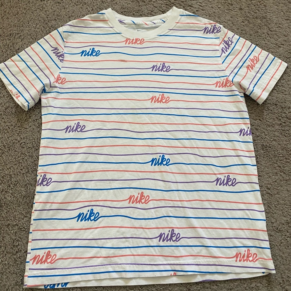 💗💜Girls NIKE Graphic Tshirt